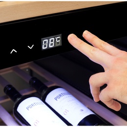  Caso | Smart Wine Cooler | WineExclusive 38 | Energy efficiency class G | Free standing | Bottles capacity 38 bottles | Cooling type Compressor technology | Black