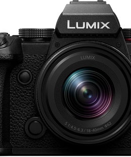  Panasonic Lumix DC-S5 II + 18-40mm  Hover